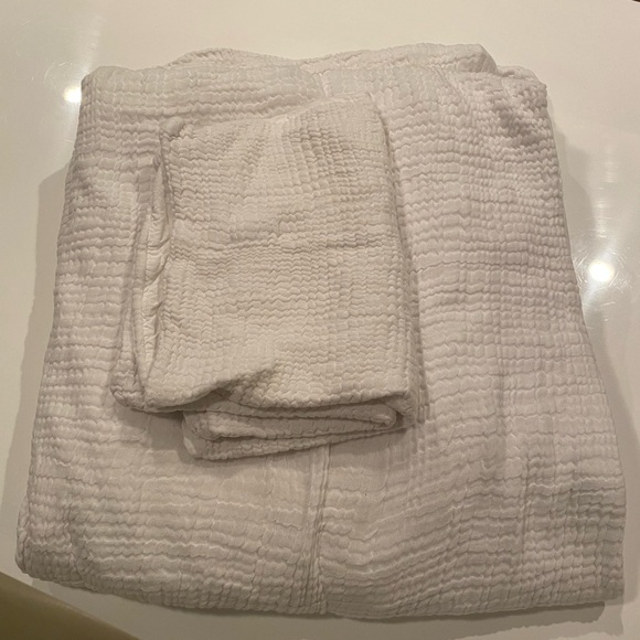 Pottery Barn White Cloud Cotton Duvet and Shams - Picture 3 of 5